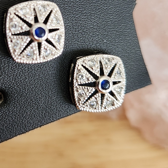 Sterling Silver stud earrings - Picture 3 of 7